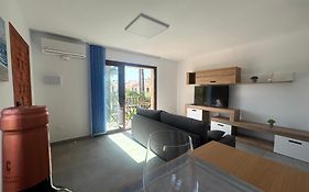 Precioso, luminoso y maravilloso apartamento con piscina junto al mar y la playa en Vera